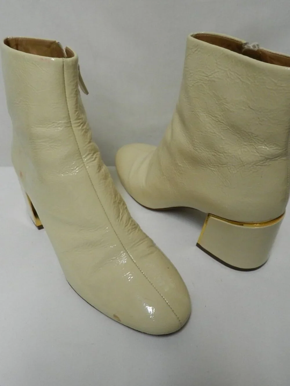Tory Burch Juliana Patent Leather ankle zip boots cream w/ Gold trim Size Sz 8.5